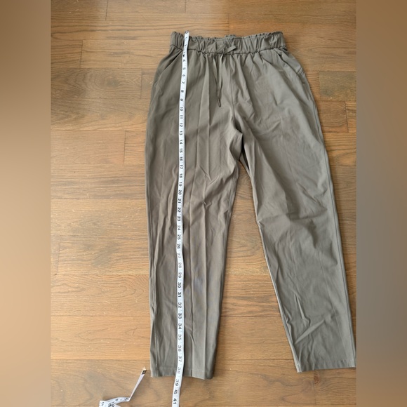 Lululemon pants size 8 - Picture 5 of 5